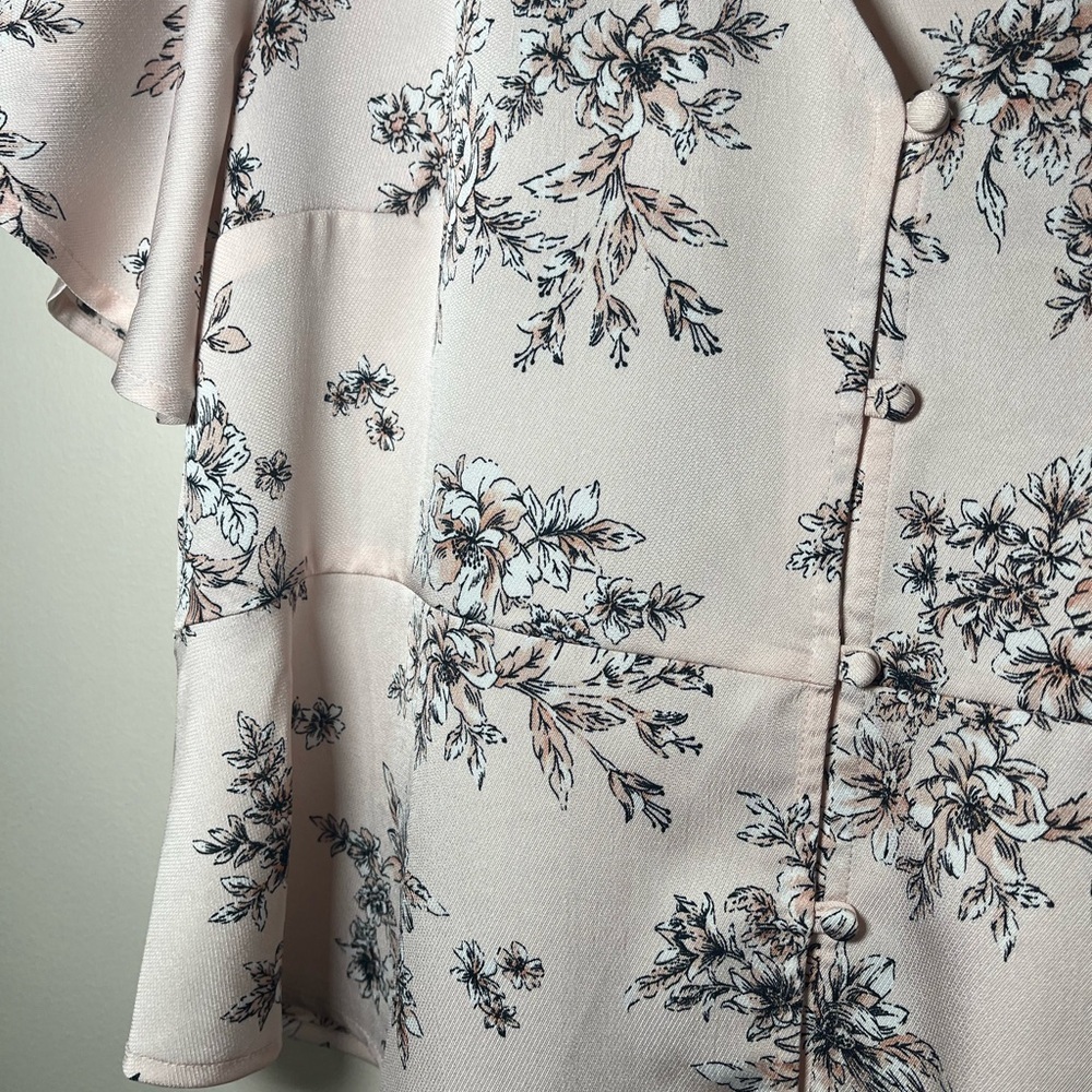 Express Floral Light Pink Button Up Top size Medium women’s - Picture 2 of 9